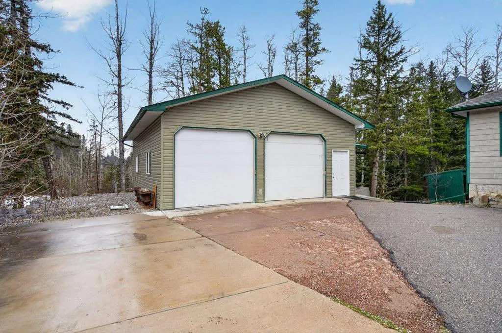 39 Highlands Terrace Bragg Creek AB T0L 0K0