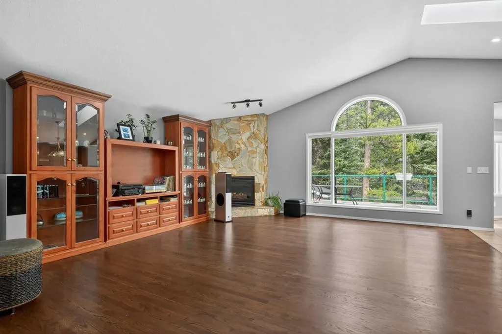 39 Highlands Terrace Bragg Creek AB T0L 0K0