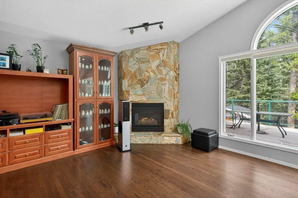 39 Highlands Terrace Bragg Creek AB T0L 0K0