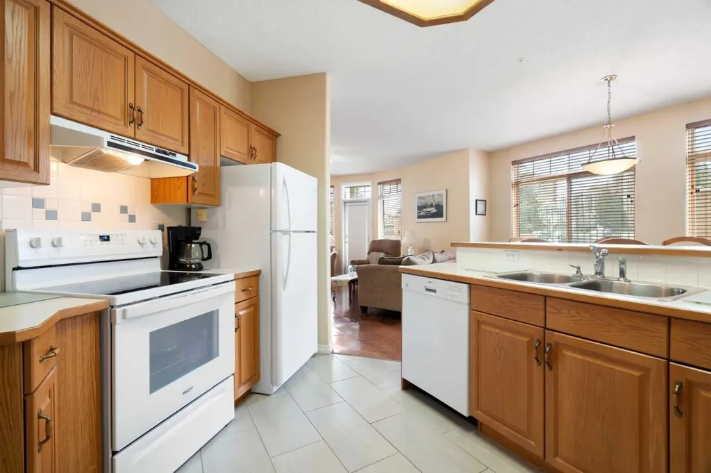2107 Patterson View SW Calgary AB T3H 3J9