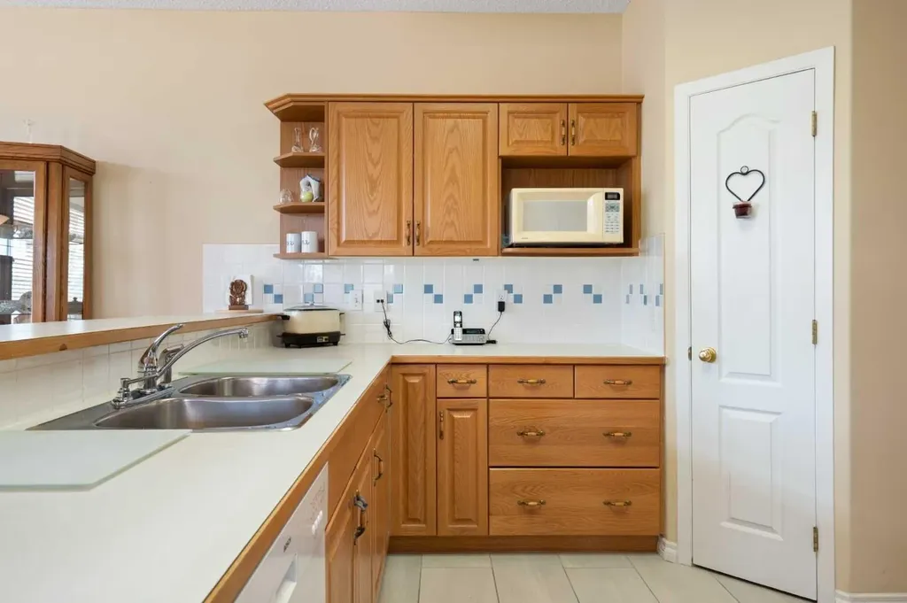2107 Patterson View SW Calgary AB T3H 3J9