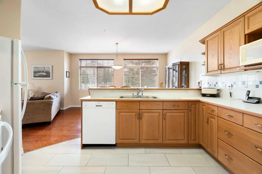 2107 Patterson View SW Calgary AB T3H 3J9