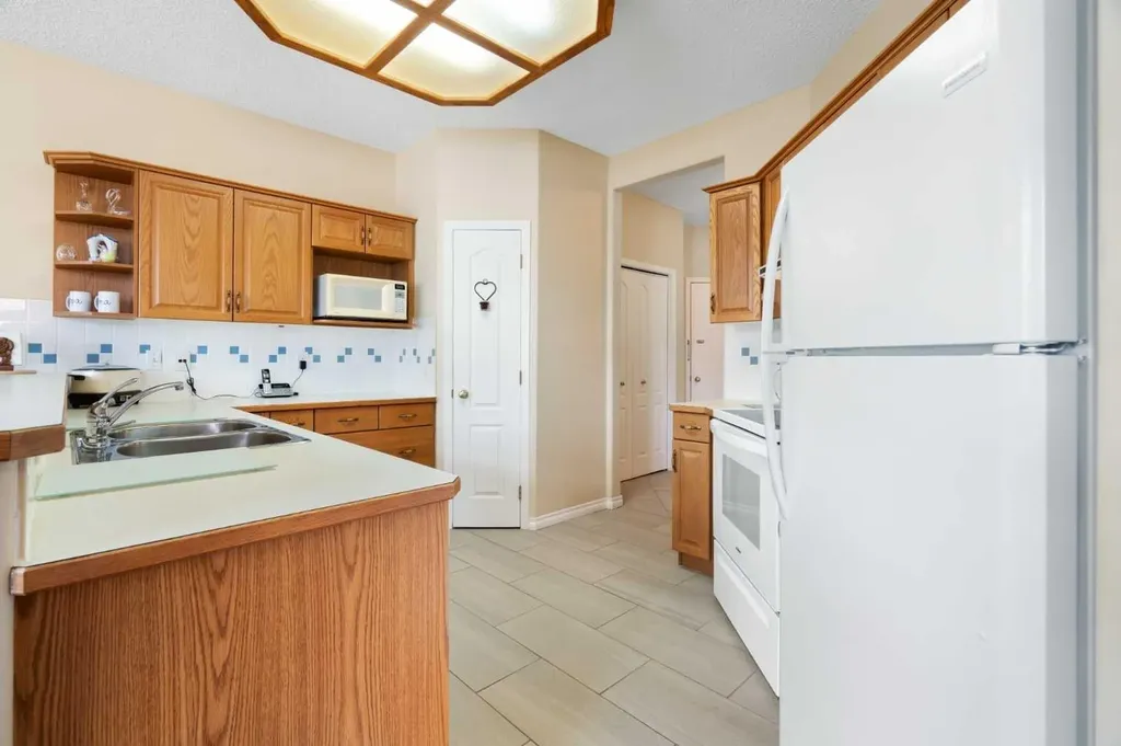 2107 Patterson View SW Calgary AB T3H 3J9