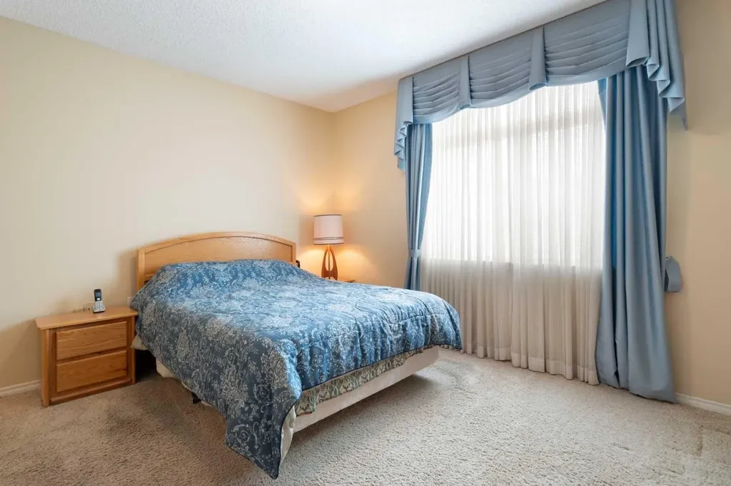 2107 Patterson View SW Calgary AB T3H 3J9