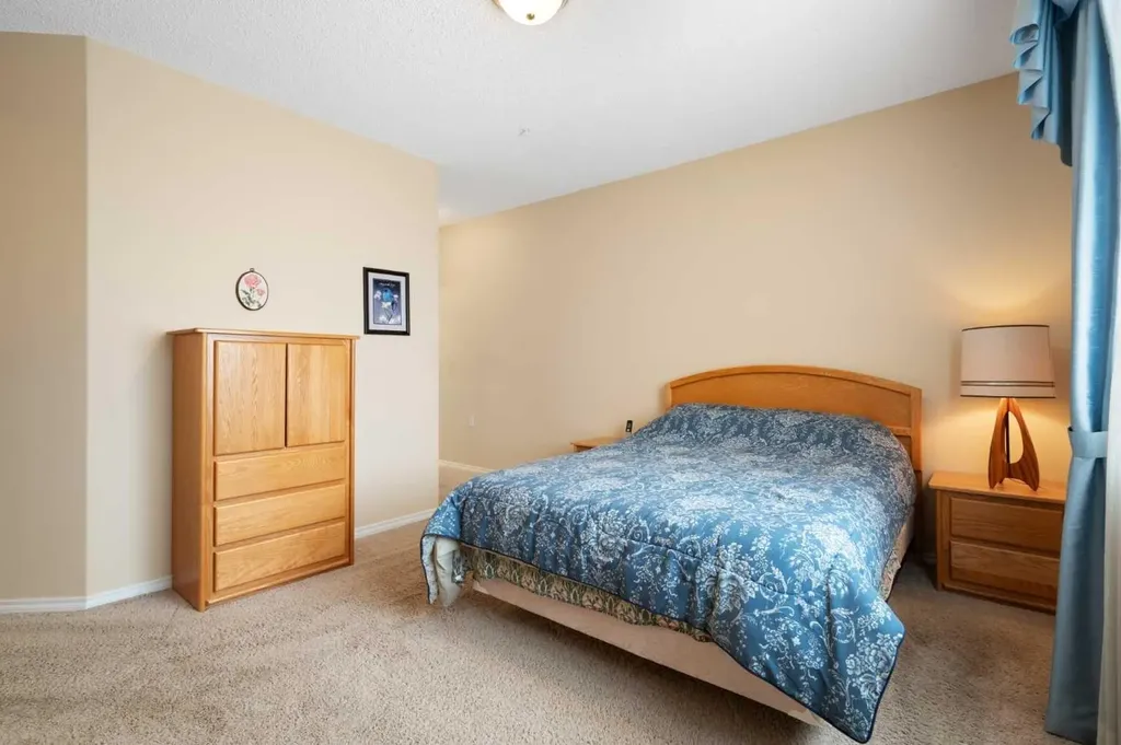2107 Patterson View SW Calgary AB T3H 3J9