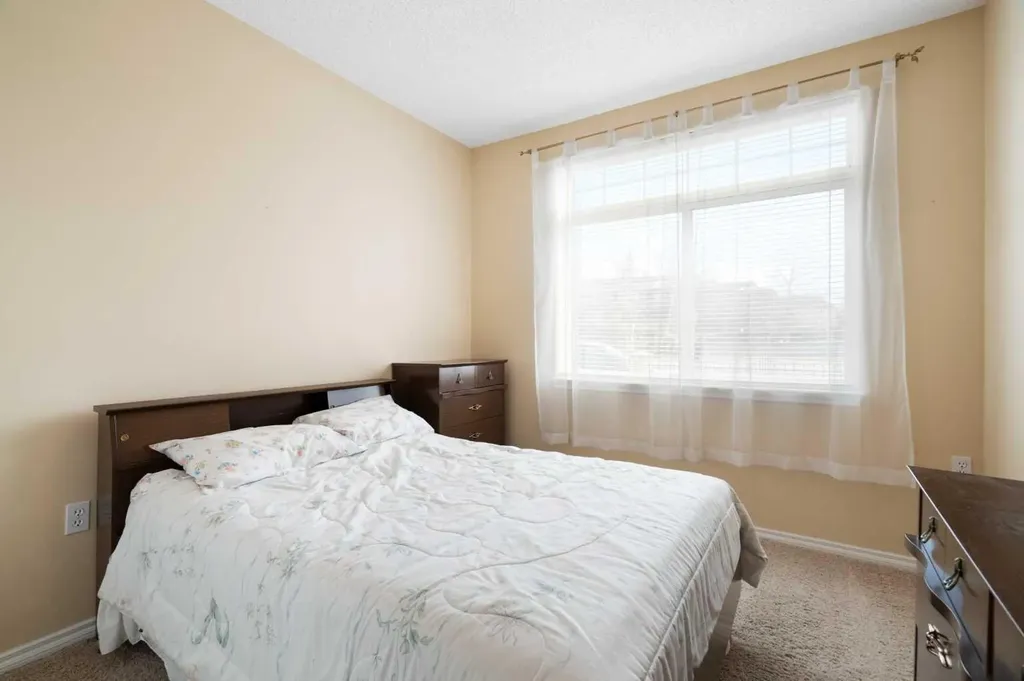 2107 Patterson View SW Calgary AB T3H 3J9