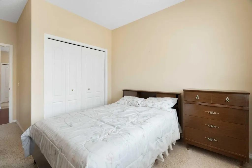 2107 Patterson View SW Calgary AB T3H 3J9