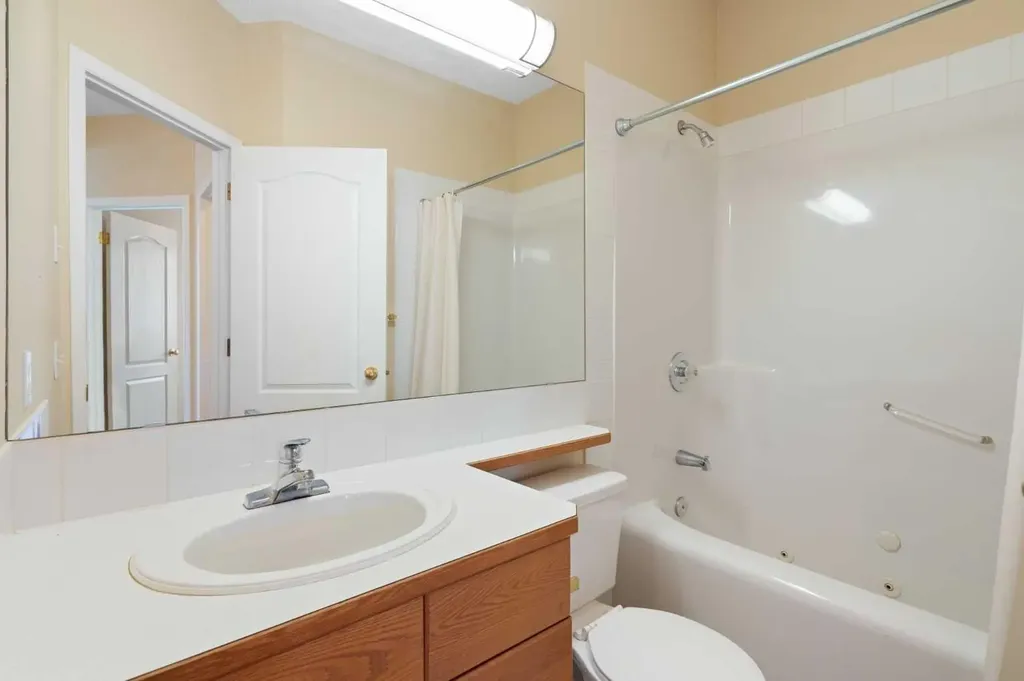 2107 Patterson View SW Calgary AB T3H 3J9
