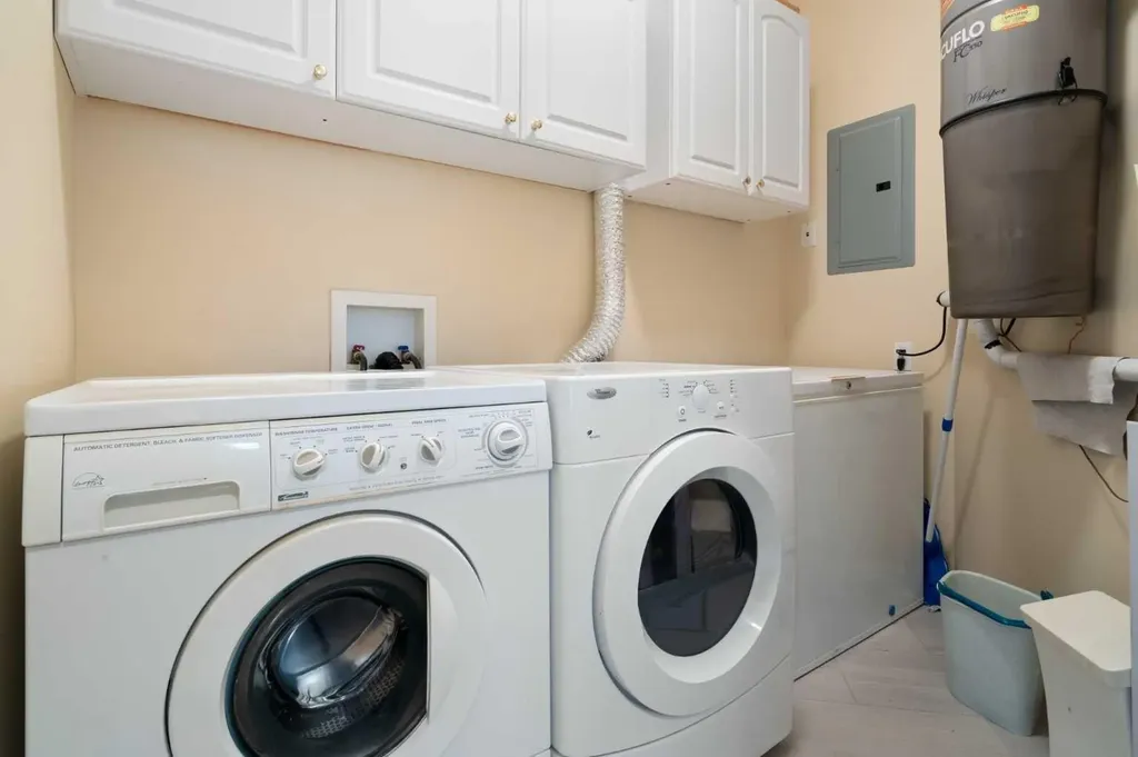 2107 Patterson View SW Calgary AB T3H 3J9