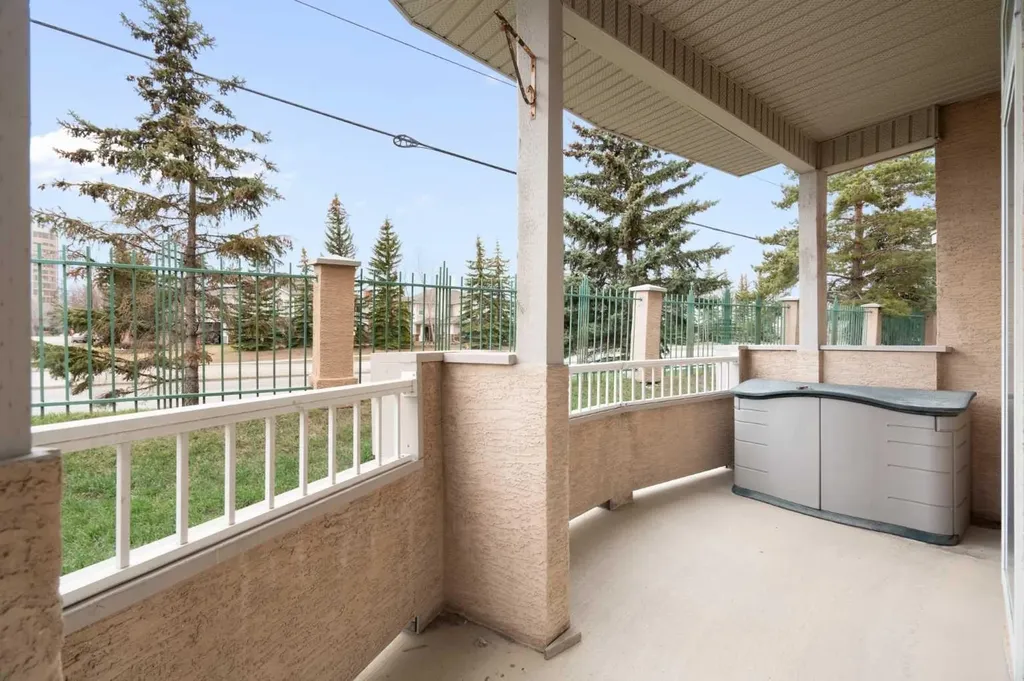 2107 Patterson View SW Calgary AB T3H 3J9
