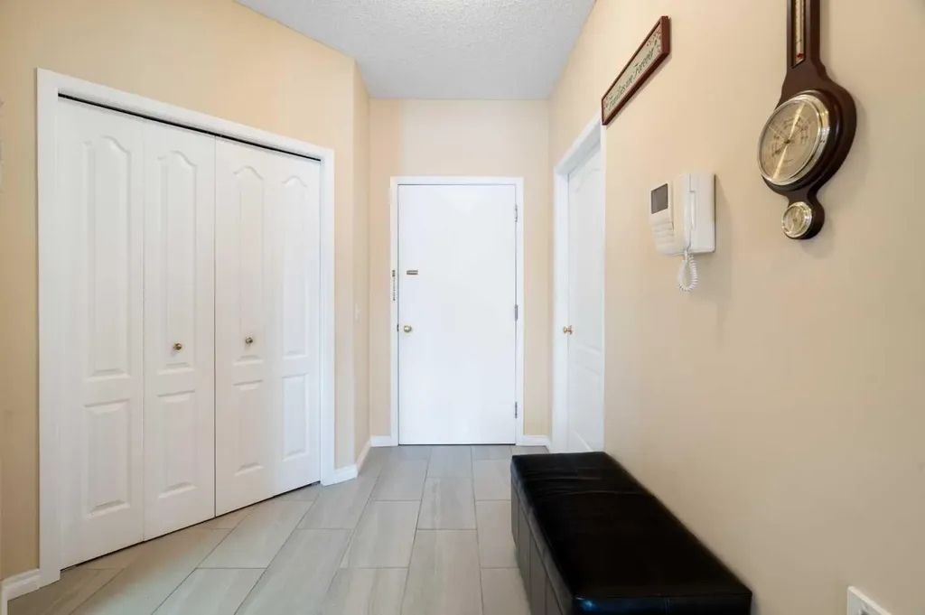 2107 Patterson View SW Calgary AB T3H 3J9