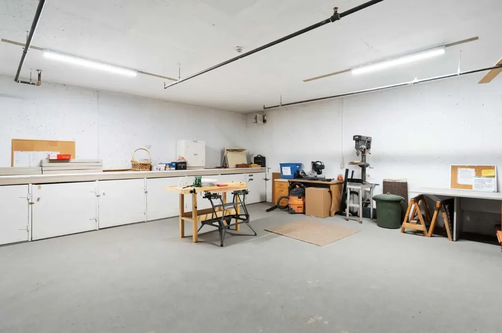2107 Patterson View SW Calgary AB T3H 3J9