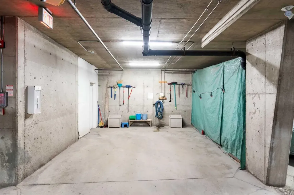 2107 Patterson View SW Calgary AB T3H 3J9