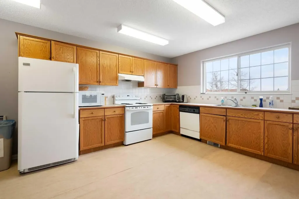 2107 Patterson View SW Calgary AB T3H 3J9
