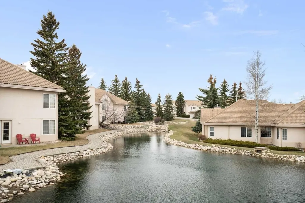 2107 Patterson View SW Calgary AB T3H 3J9