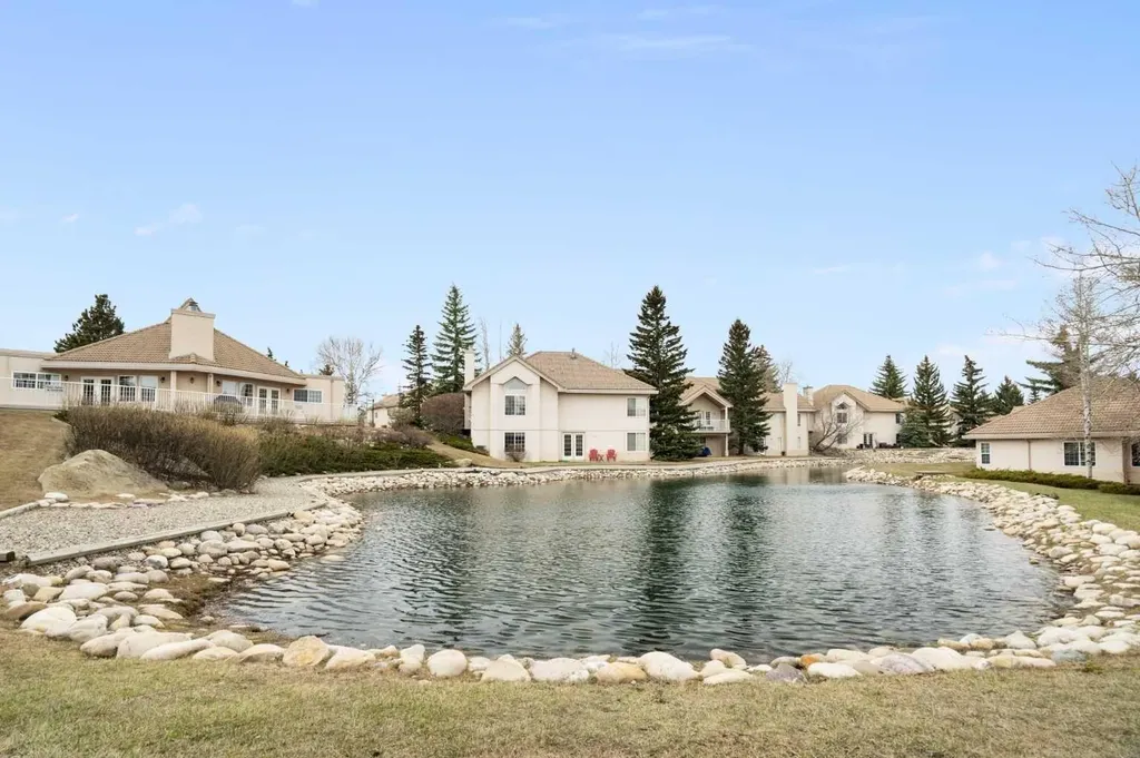 2107 Patterson View SW Calgary AB T3H 3J9