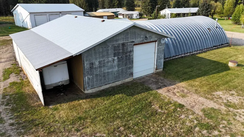 53412 Highway 748 East Rural Yellowhead County AB T7E 3S9