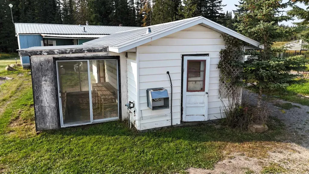 53412 Highway 748 East Rural Yellowhead County AB T7E 3S9