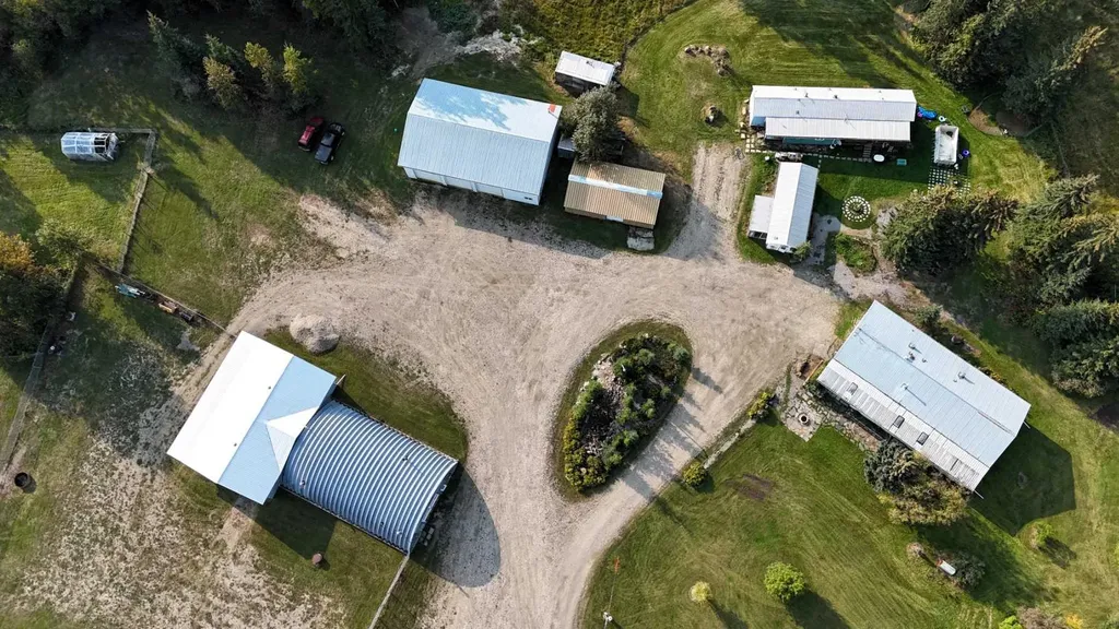 53412 Highway 748 East Rural Yellowhead County AB T7E 3S9