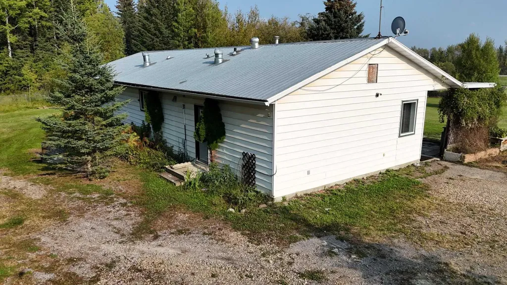 53412 Highway 748 East Rural Yellowhead County AB T7E 3S9