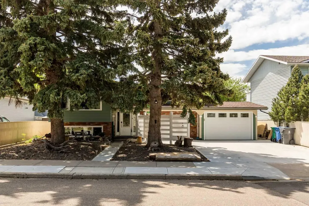 1832 7 Avenue N Lethbridge AB T1H 0Y7