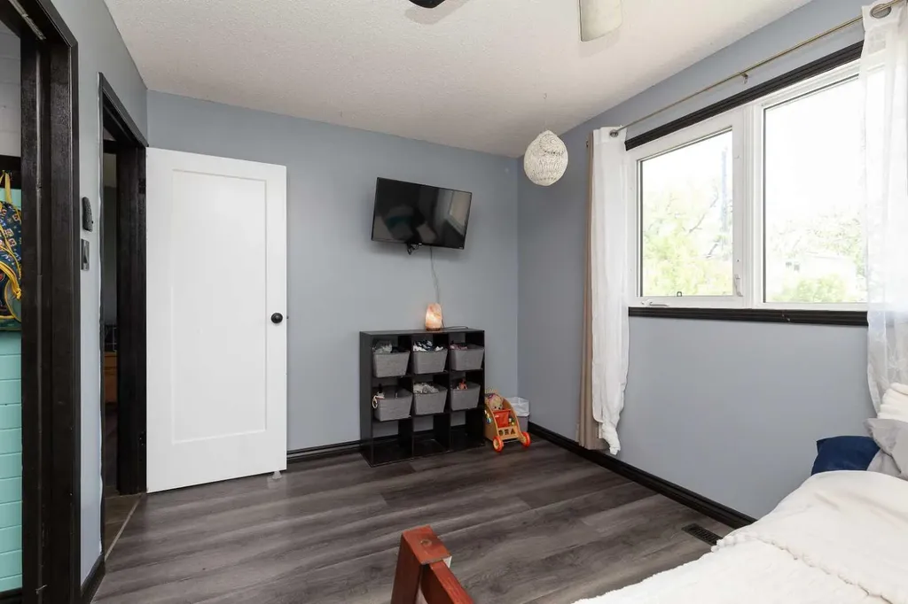 1832 7 Avenue N Lethbridge AB T1H 0Y7