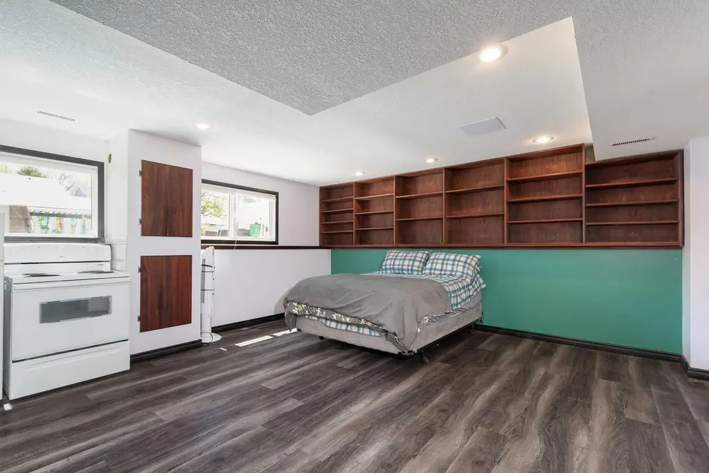 1832 7 Avenue N Lethbridge AB T1H 0Y7
