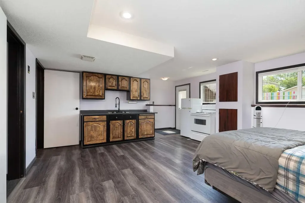 1832 7 Avenue N Lethbridge AB T1H 0Y7