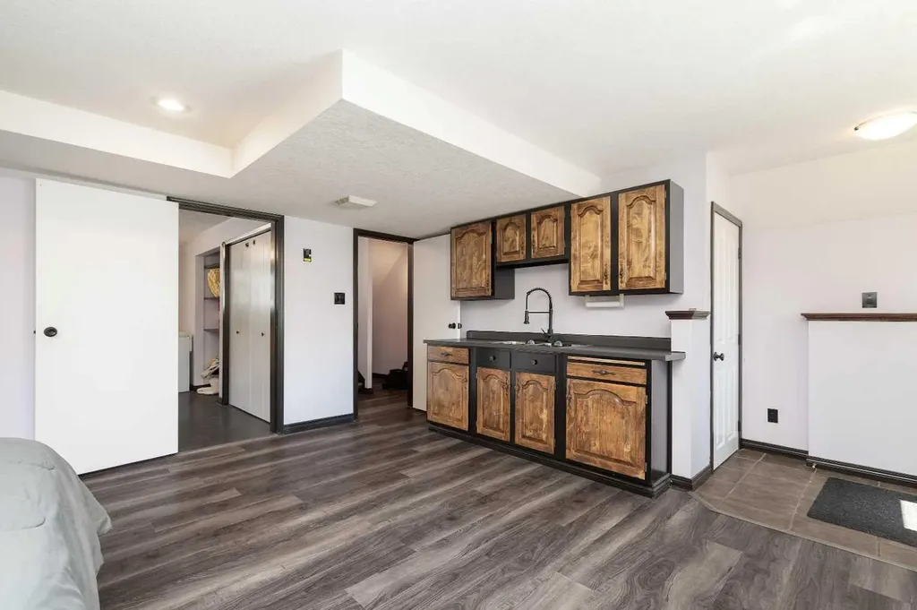 1832 7 Avenue N Lethbridge AB T1H 0Y7