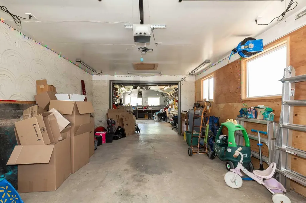 1832 7 Avenue N Lethbridge AB T1H 0Y7