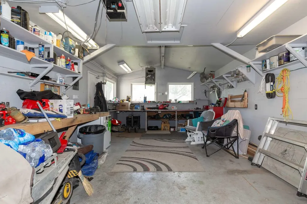 1832 7 Avenue N Lethbridge AB T1H 0Y7