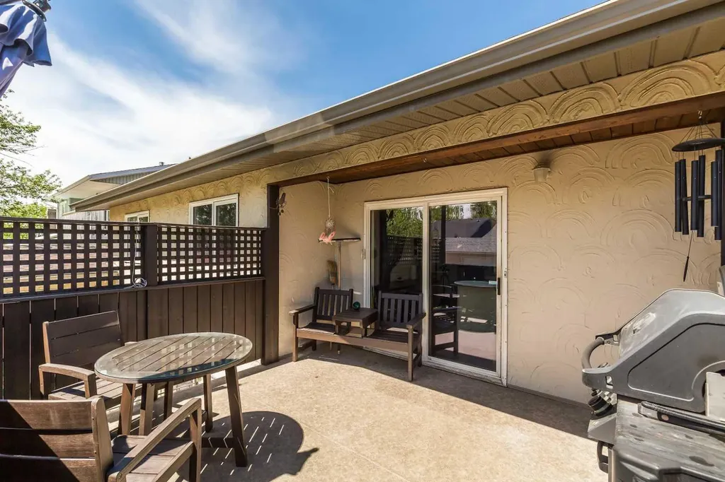 1832 7 Avenue N Lethbridge AB T1H 0Y7
