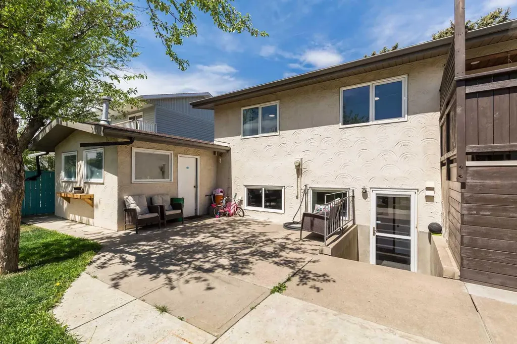 1832 7 Avenue N Lethbridge AB T1H 0Y7