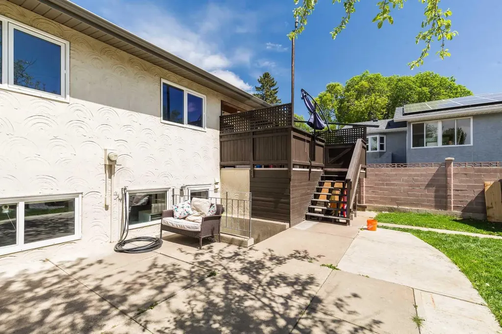 1832 7 Avenue N Lethbridge AB T1H 0Y7