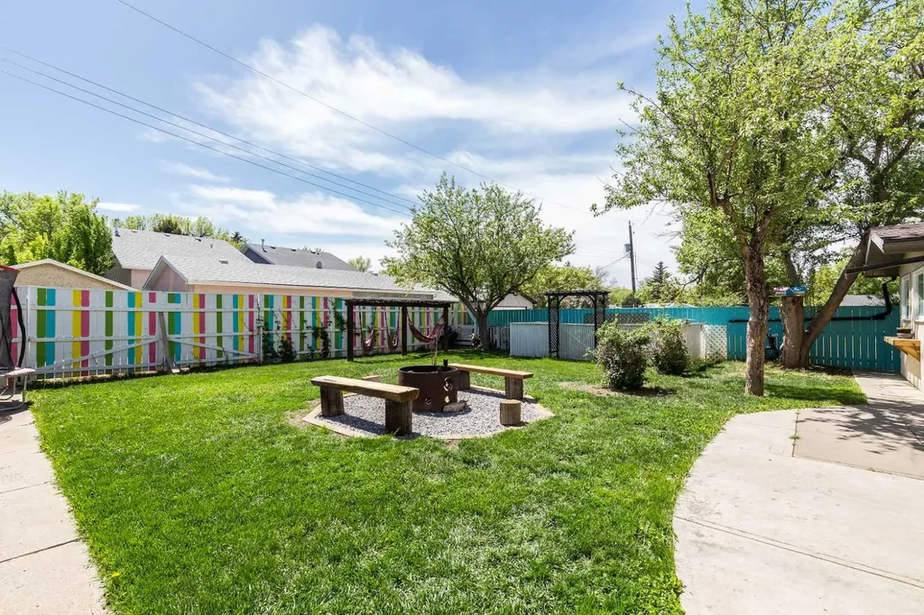 1832 7 Avenue N Lethbridge AB T1H 0Y7
