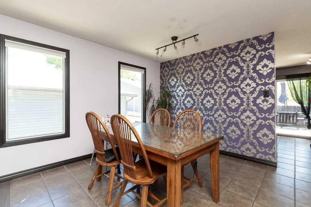 1832 7 Avenue N Lethbridge AB T1H 0Y7
