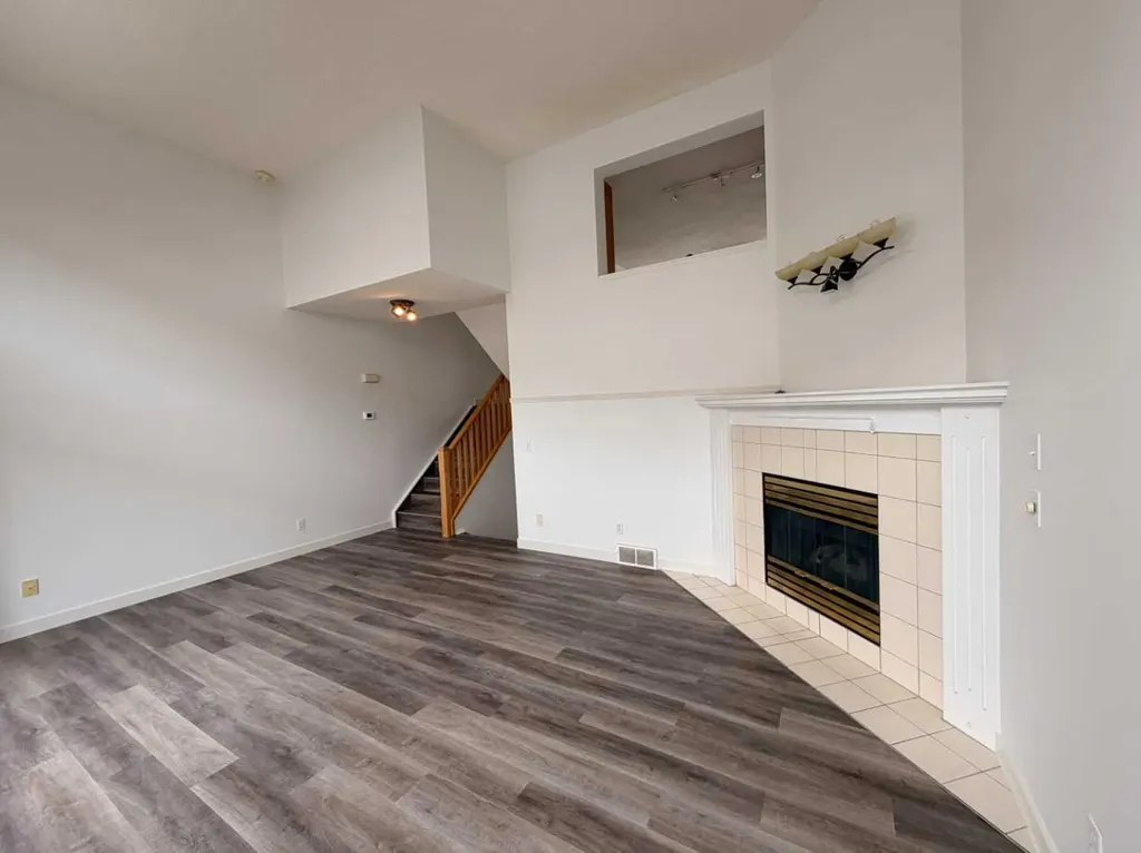 52 Kingsland Court SW Calgary AB T2V0S2