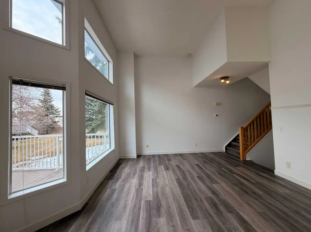 52 Kingsland Court SW Calgary AB T2V0S2