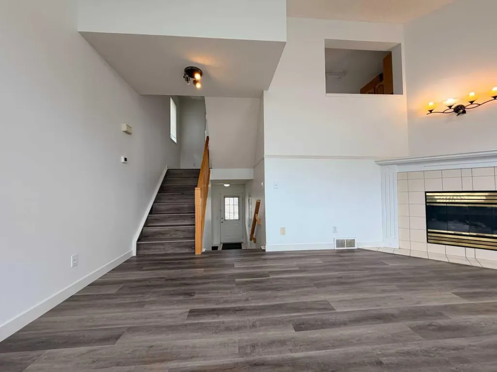 52 Kingsland Court SW Calgary AB T2V0S2