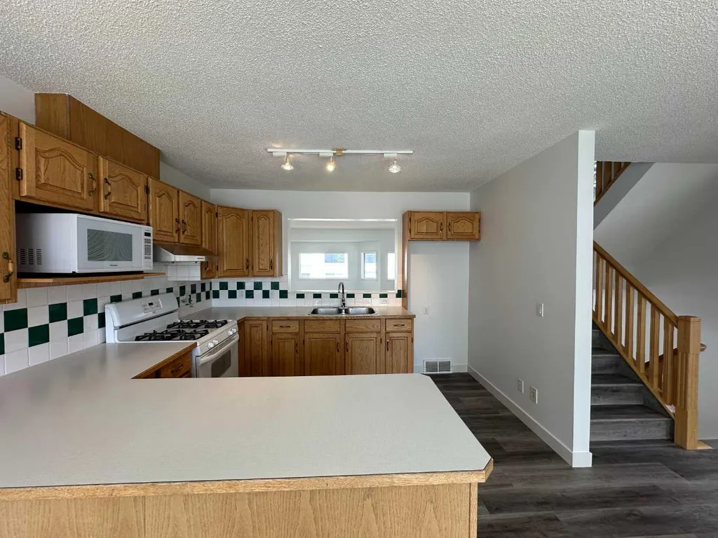 52 Kingsland Court SW Calgary AB T2V0S2