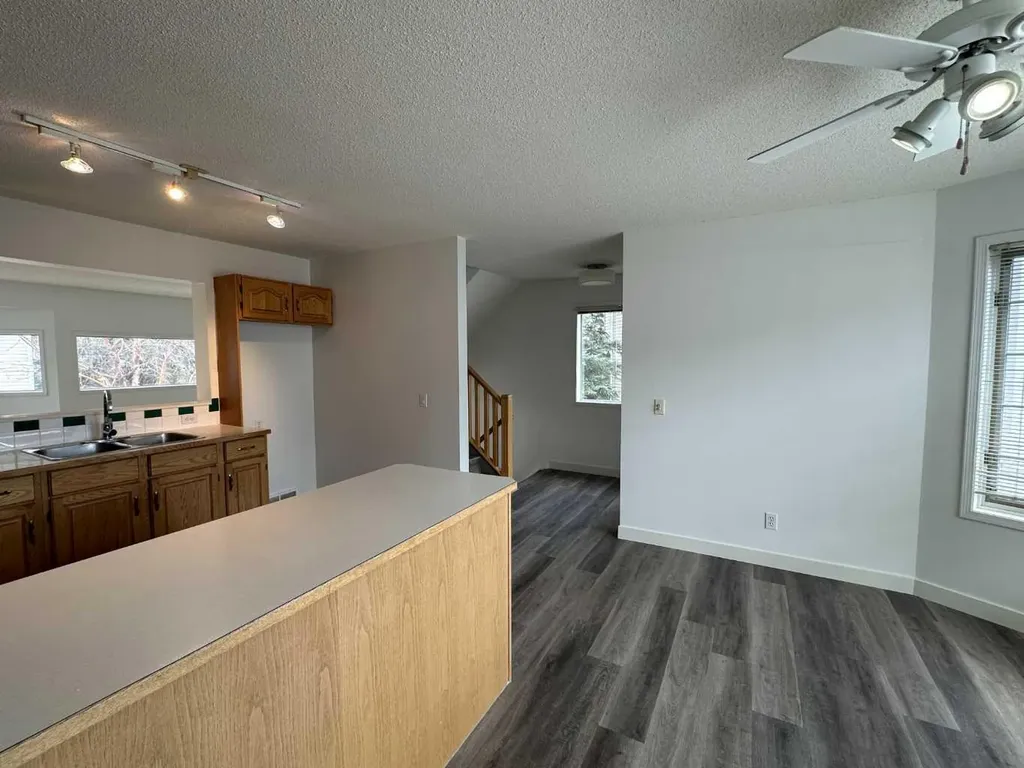 52 Kingsland Court SW Calgary AB T2V0S2