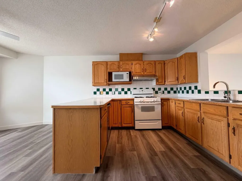 52 Kingsland Court SW Calgary AB T2V0S2