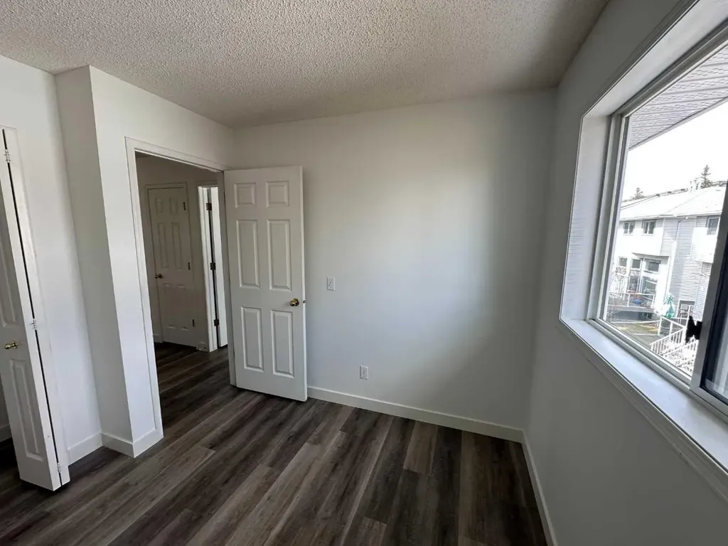 52 Kingsland Court SW Calgary AB T2V0S2