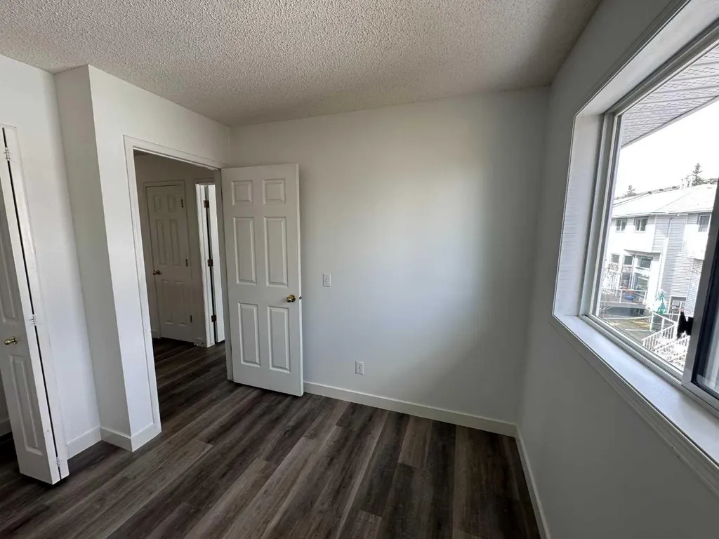 52 Kingsland Court SW Calgary AB T2V0S2