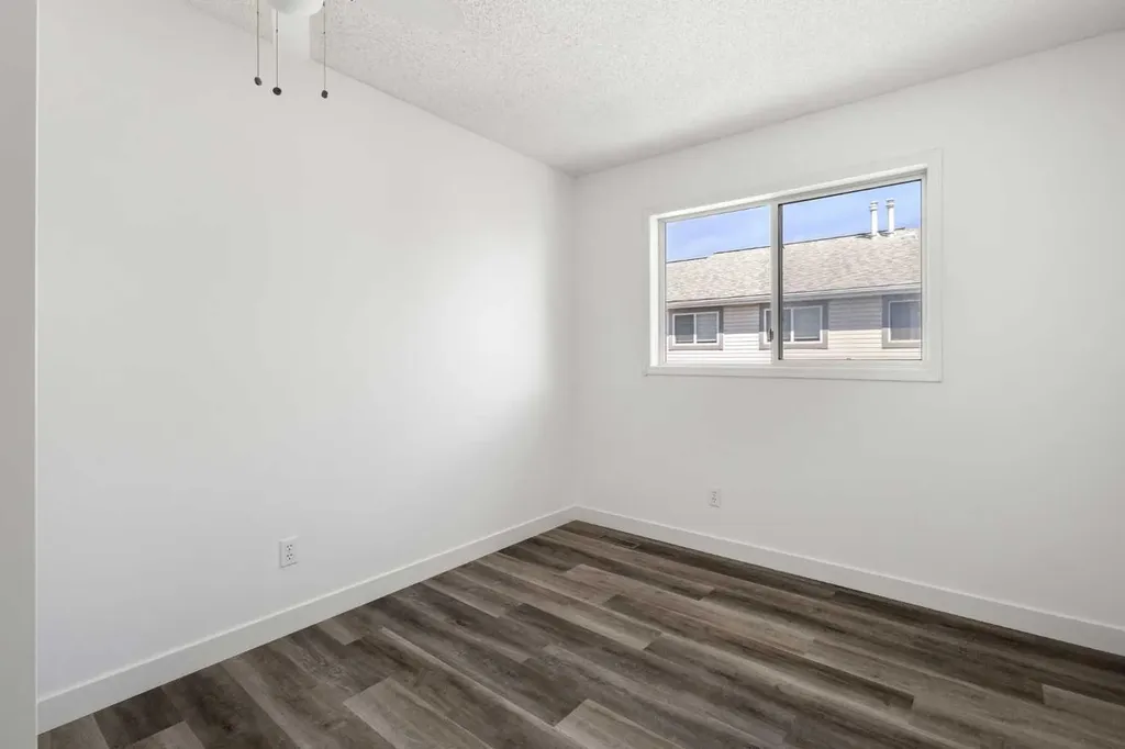 52 Kingsland Court SW Calgary AB T2V0S2