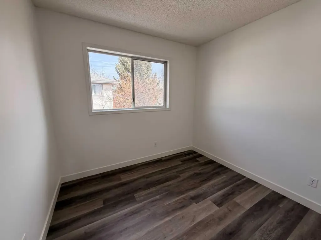52 Kingsland Court SW Calgary AB T2V0S2