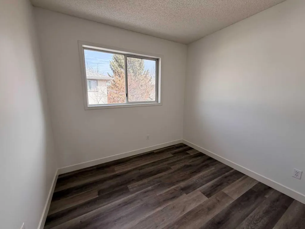 52 Kingsland Court SW Calgary AB T2V0S2