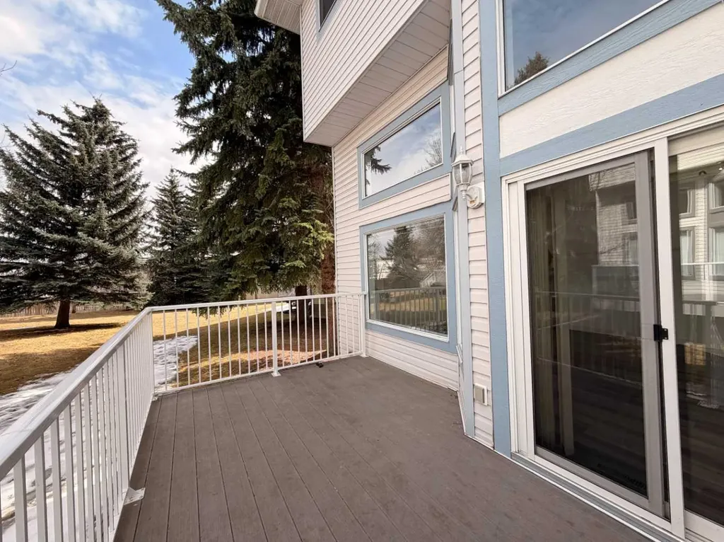 52 Kingsland Court SW Calgary AB T2V0S2