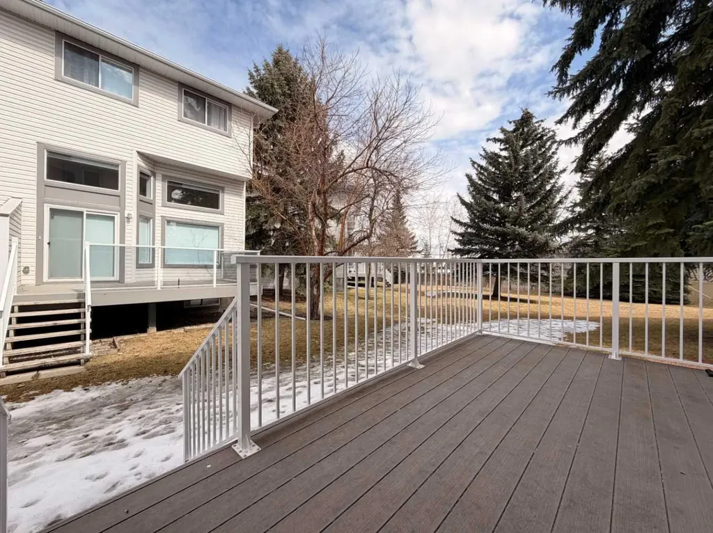 52 Kingsland Court SW Calgary AB T2V0S2
