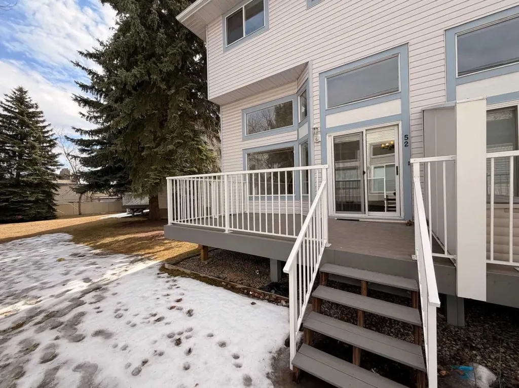 52 Kingsland Court SW Calgary AB T2V0S2